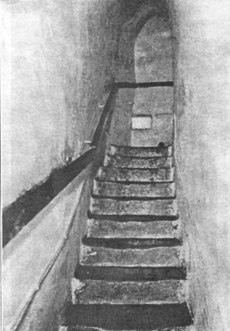 farCaves-stairs